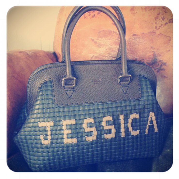 Σταρ του Hollywood απέκτησε τσάντα με το όνομά της [φωτογραφία]