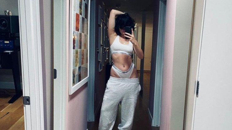 Πασίγνωστη τραγουδίστρια αποκάλυψε πως απέβαλε το μωράκι της καθώς κυοφορούσε [εικόνα]