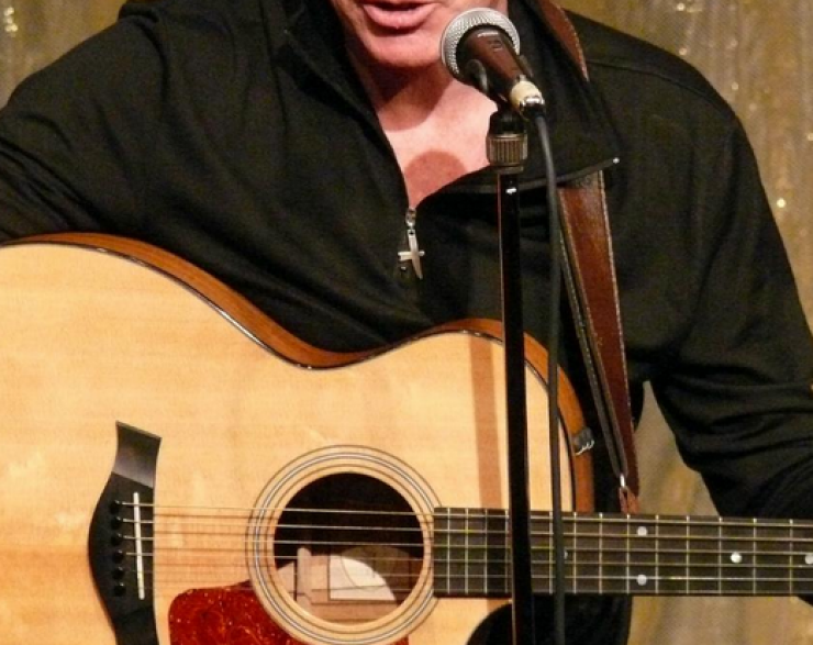 Σοκ: Νεκρός μέσα στο διαμέρισμά του βρέθηκε πασίγνωστος τραγουδιστής!