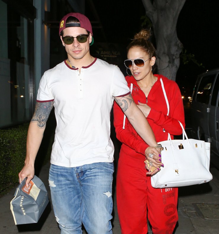 Jennifer Lopez: Ζει τον απόλυτο έρωτα δίπλα στον Casper [εικόνες]