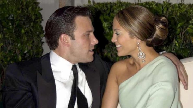 Jlo - Affleck: Η σχέση τους σοβαρεύει - Φωτογραφήθηκαν δημόσια αγκαλιά [εικόνα]