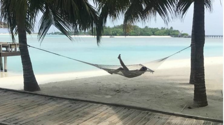 Το μήνυμα επώνυμης Κύπριας που γιόρτασε τα γενέθλια της σε καραντίνα