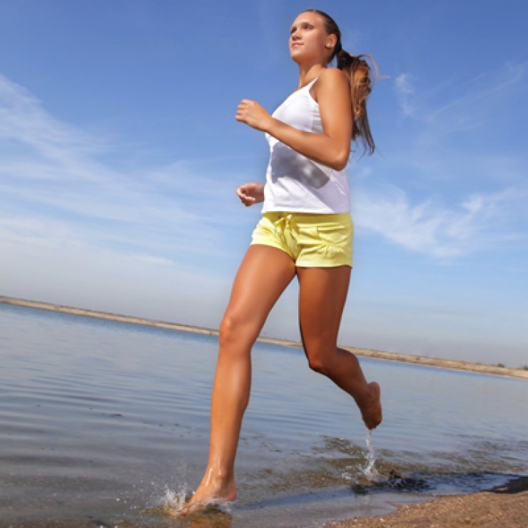 Tρέξιμο με γυμνά πόδια.