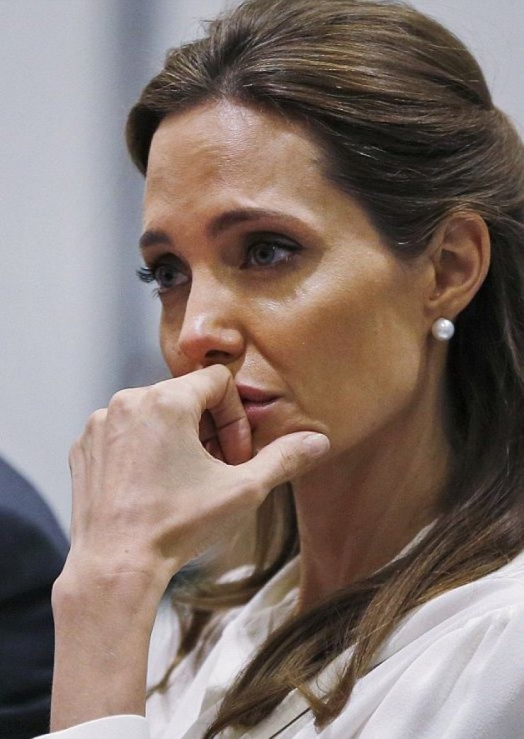 Ξέσπασε σε δάκρυα η Angelina Jolie [εικόνες]