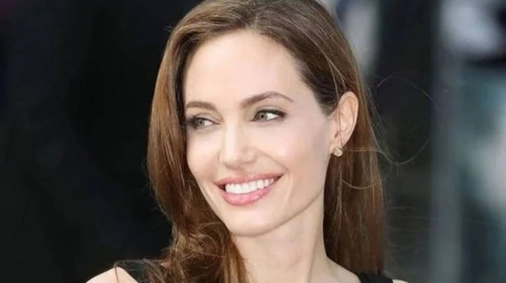Angelina Jolie: "Έπαθα παράλυση Bell έξι μήνες πριν από το διαζύγιο"
