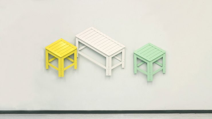 Πάνω κι έξω από τον τοίχο