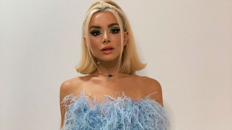 Josephine: Αναφέρθηκε δημόσια για την επιλογή της να βαφτιστεί σε ηλικία 25 ετών [βίντεο]