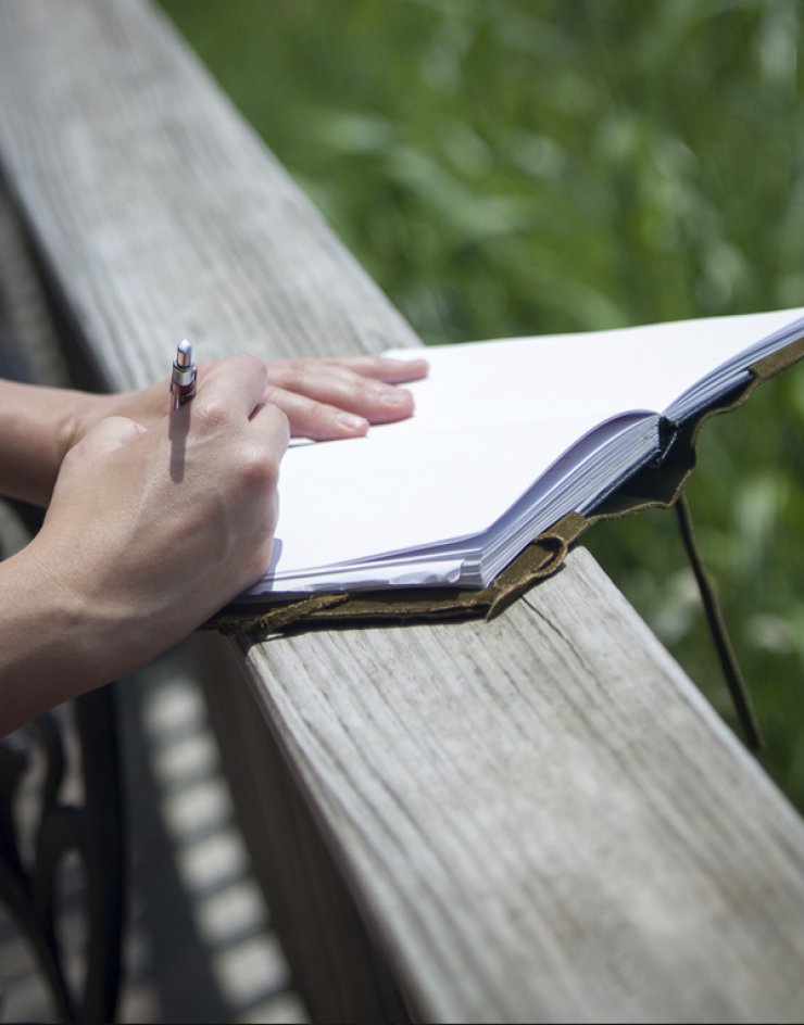 4 πράγματα που πρέπει να κάνεις αν αισθάνεσαι πως έχεις "πιάσει πάτο"