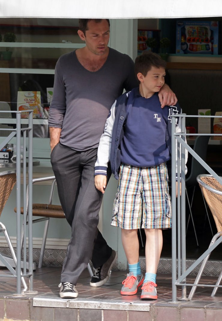 Μπαμπάς για φίλημα! Ποιος είναι; 