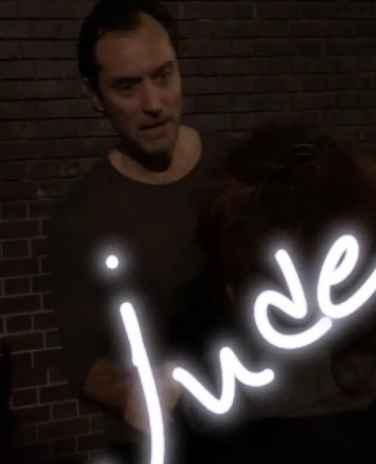 Η συνάντηση πασίγνωστης Ελληνίδας παρουσιάστριας με τον Jude Law στο Λονδίνο!