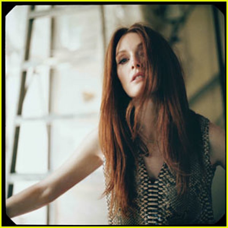 Julianne Moore: Σε ρόλο μοντέλου