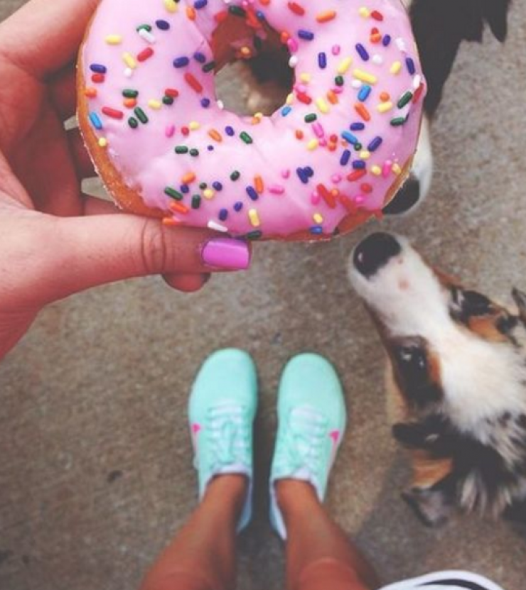 5 σημάδια που δείχνουν πως είσαι εθισμένη στο junk food