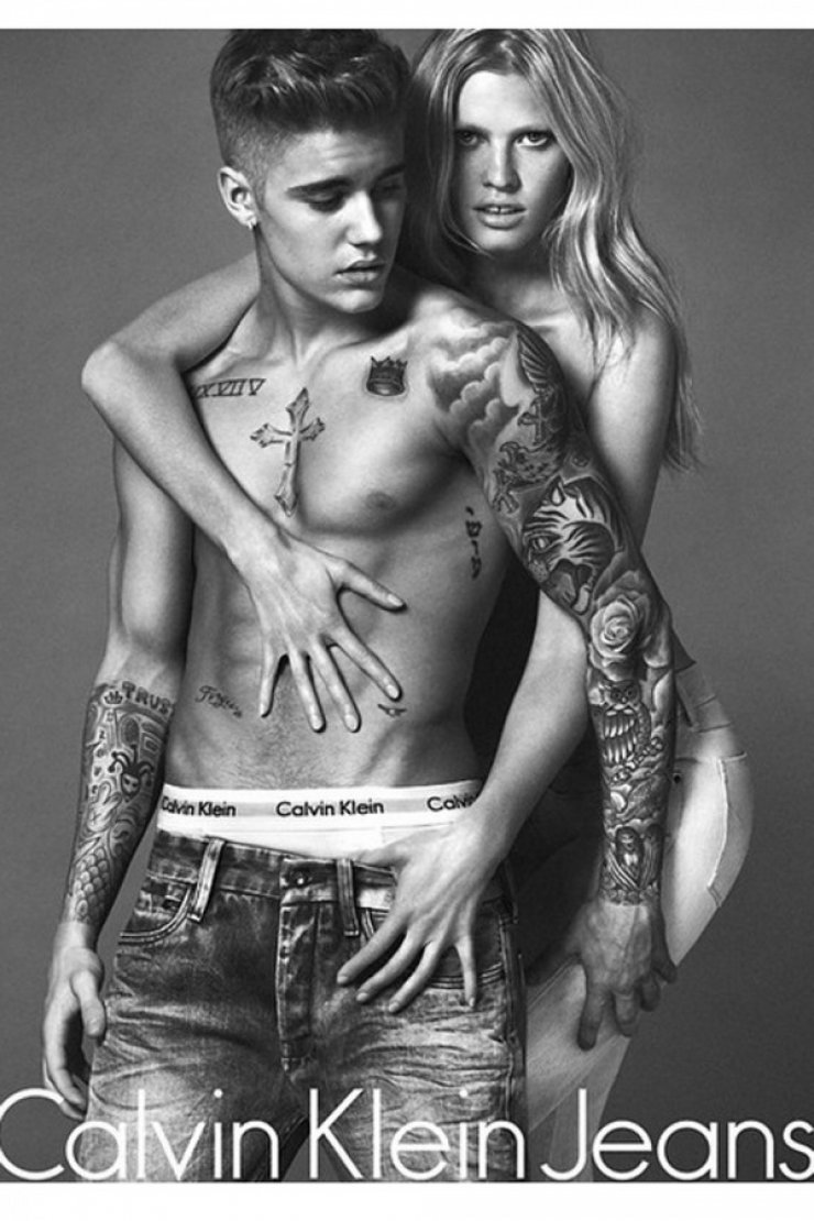 Ο Justin Bieber και η Lara Stone έρχονται πιο κοντά για τον Calvin Klein