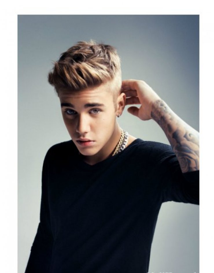 Κορίτσια ψυχραιμία: Βράχηκε το λευκό εσώρουχο του Bieber και φάνηκαν όλα!