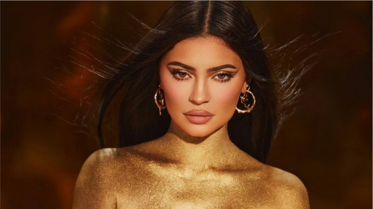 Kylie Jenner: Η πρώτη εμφάνιση με μαγιό μετά την είδηση της εγκυμοσύνης [βίντεο]