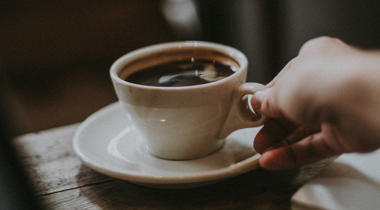 Καφεΐνη και Διατροφή: Τελικά είναι καλή ή κακή για την υγεία;