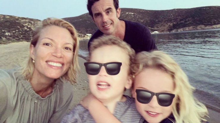 Βίκυ Καγιά: Δείτε πως διασκεδάζει στη θάλασσα μαζί με τα παιδιά της [εικόνες]