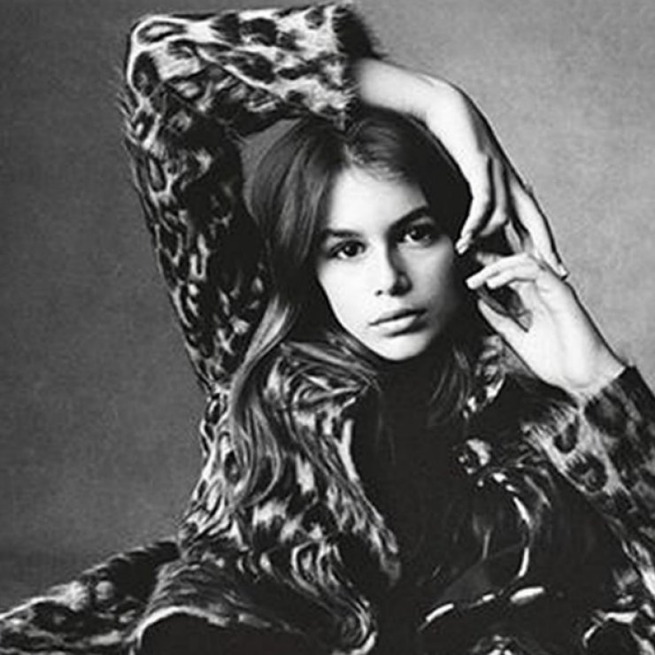 Στα βήματα της μαμάς της, η κόρη της Cindy Crawford 