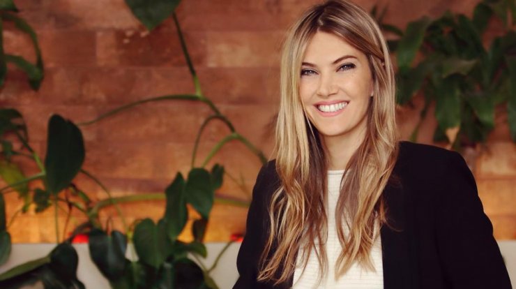 Εύα Καϊλή: Επέστρεψε στο Ευρωκοινοβούλιο με τη 2χρονη κόρη της