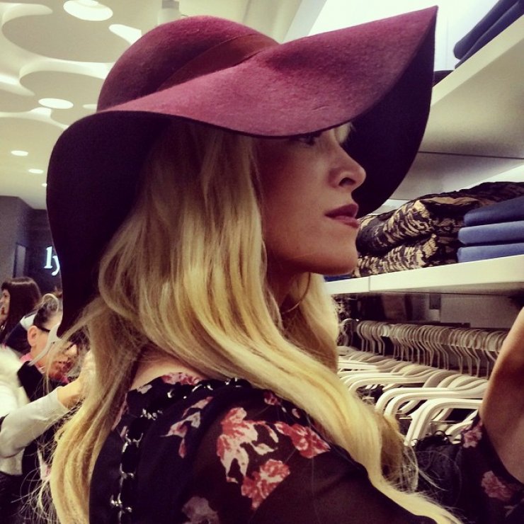 Το καπέλο της Καινούργιου «άναψε φωτιές» στο «Πρωινό»