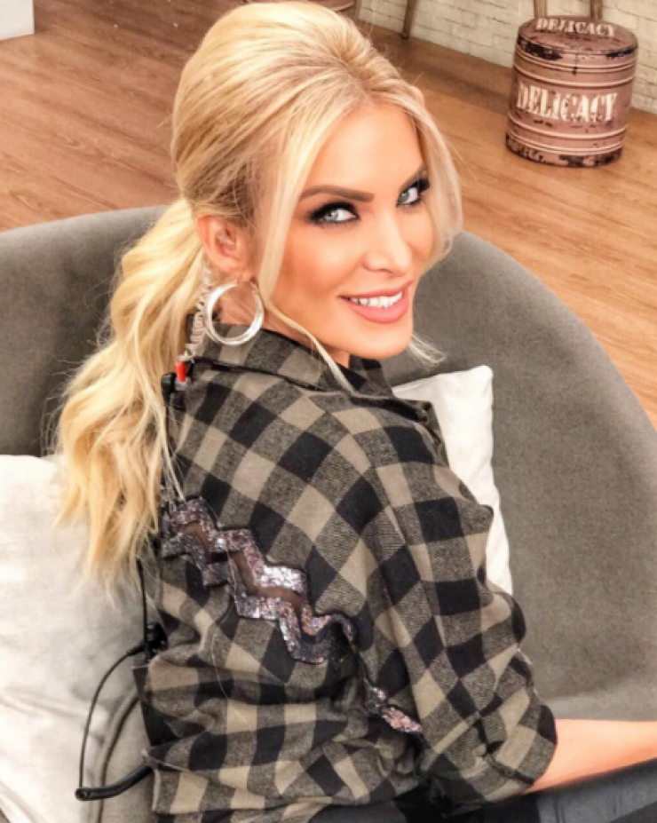 Κατερίνα Καινούργιου: Μας δείχνει το σαλόνι του σπιτιού της!