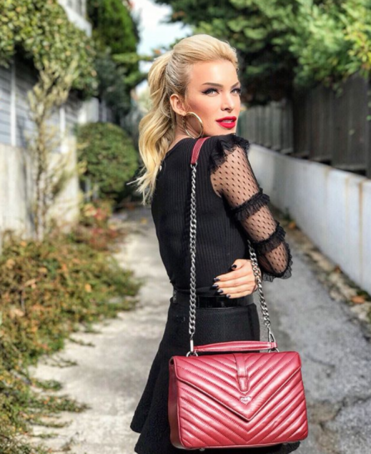 Δεν πιστεύαμε στα μάτια μας! Η Κατερίνα Καινούργιου σε εμφάνισή της πριν από τις πλαστικές!