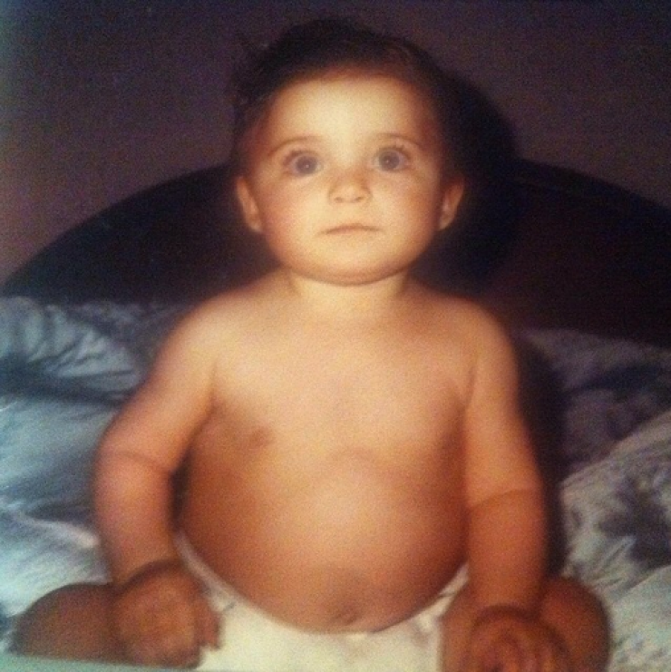 Ποια Ελληνίδα παρουσιάστρια είναι το κοριτσάκι στη φωτογραφία;