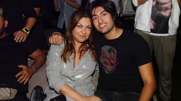 Καίτη Γαρμπή: Η επανειλημμένη παρατήρηση που δέχεται από τον γιο της [εικόνα]