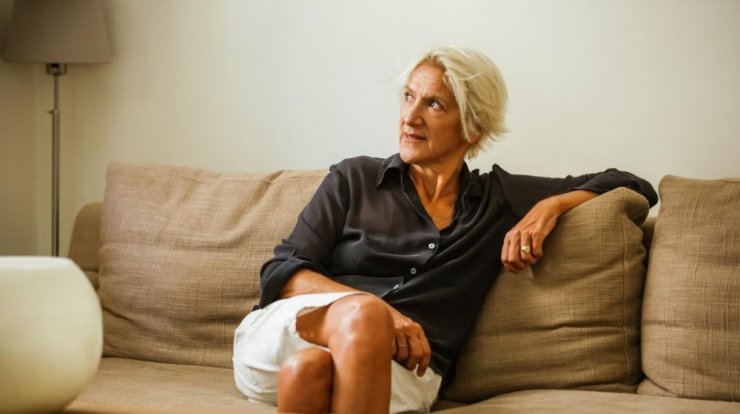 Καίτη Κωνσταντίνου: Τα σχόλια περί ομοιότητας με τον Νίκο Οικονομόπουλο και η αντίδραση της [βίντεο]