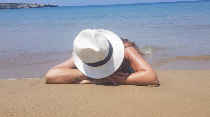 Κύπρια ηθοποιός με αφοπλιστική ειλικρίνεια: “Επάττισα. Το θέατρο δεν μας πληρώνει και πολλά” [βίντεο]