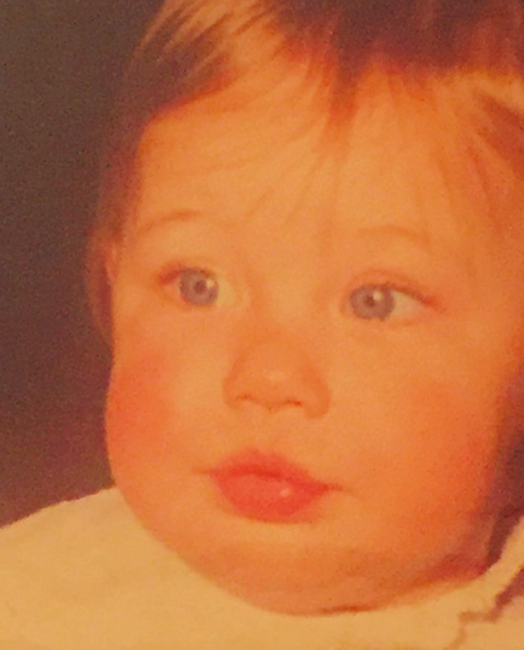 Ποια Ελληνίδα παρουσιάστρια είναι το χαριτωμένο κοριτσάκι στη φωτογραφία;