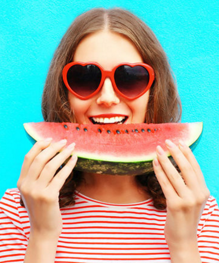 Καλοκαιρινές τροφές που καταπολεμούν γρήγορα το φούσκωμα