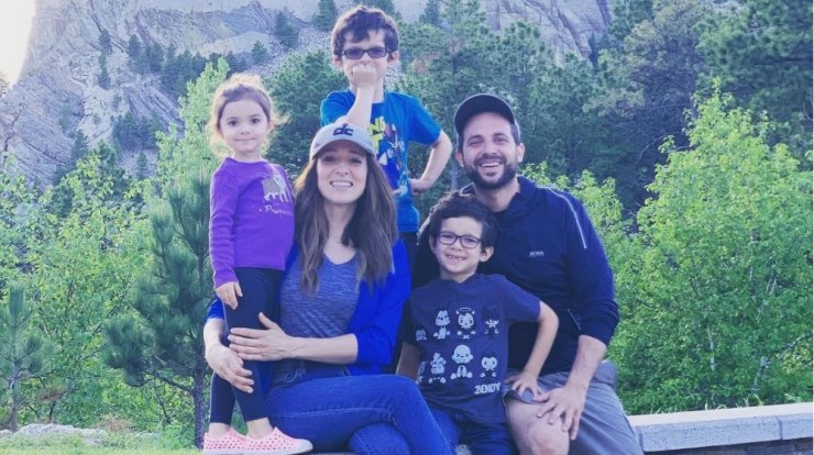 Καλομοίρα: Τα προβλήματα υγείας των δίδυμων γιων της και οι φόβοι που είχε για αυτούς