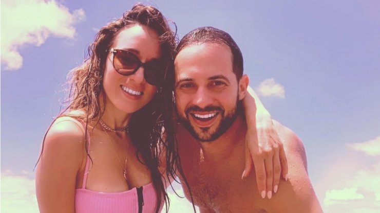 Καλομοίρα: Στην Ελλάδα με τον σύζυγό της για τις καλοκαιρινές τους διακοπές [εικόνες]