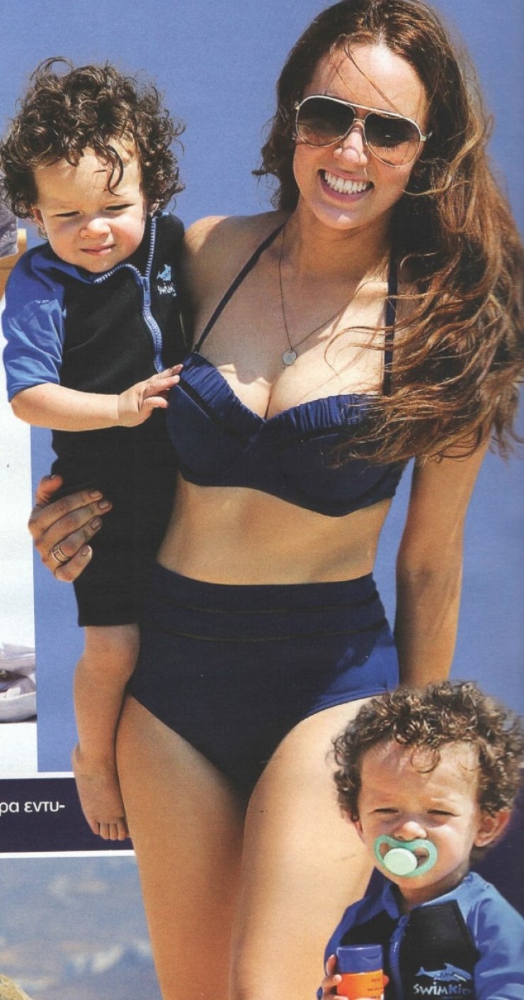  Καλομοίρα: Οι πρώτες διακοπές στην Ελλάδα με τα δίδυμά της