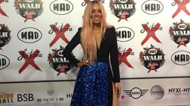 Δεν φαντάζεστε σε ποια celebrity παγκοσμίου φήμης ανήκει η περούκα που φόρεσε η Καλομοίρα στο "Madwalk 2019"