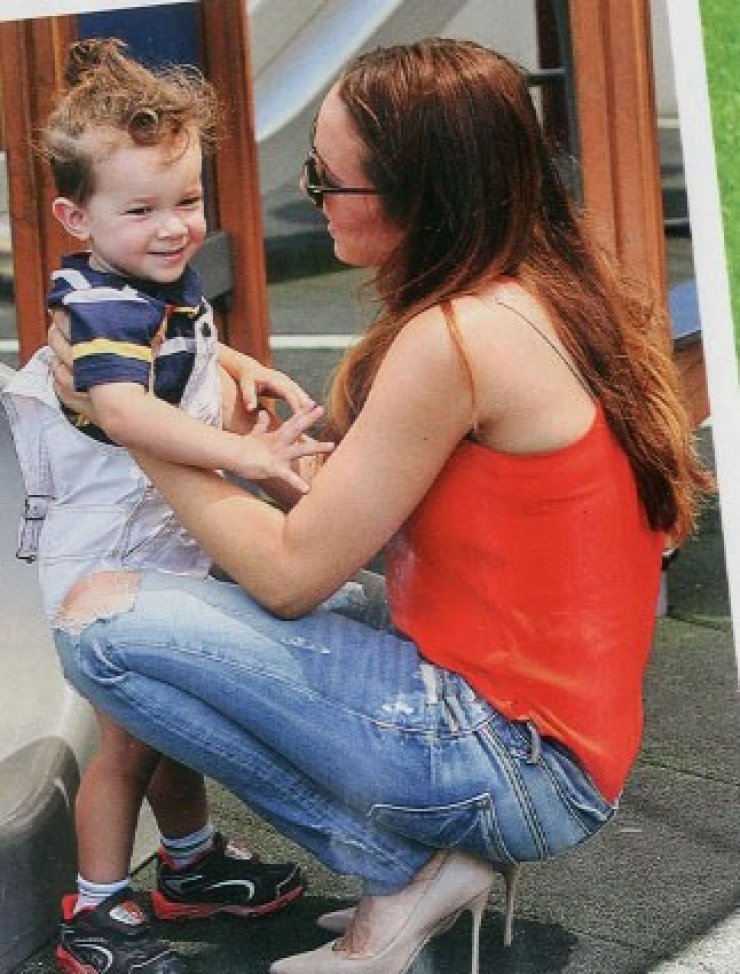 Καλομοίρα: Η πρώτη έξοδος στο πάρκο με τα δίδυμα μετά την περιπέτεια υγείας του γιου της [εικόνες]