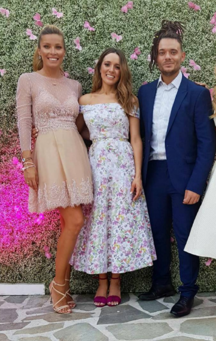 Πραγματικά υπέροχη! Η αδημοσίευτη φωτογραφία από τη βάπτιση της κόρης της Καλομοίρας!