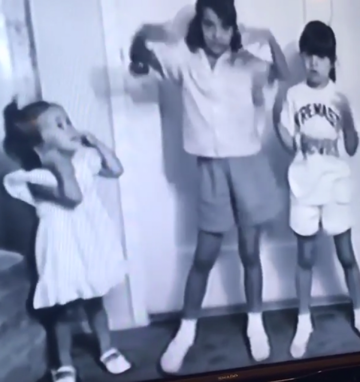 Ποια είναι η αγαπημένη τραγουδίστρια που είδαμε να χορεύει ως κοριτσάκι με νάζι;