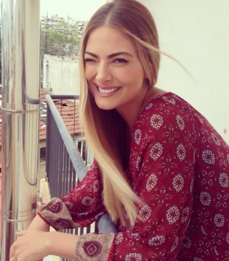 Δέσποινα Καμπούρη: Δείτε την να ξαπλώνει αγκαλιά με την κορούλα της!