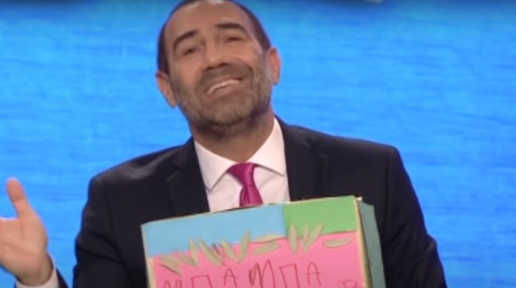 Αντώνης Κανάκης: Το δώρο που δέχθηκε από την κόρη του και συγκινήθηκε on air! [βίντεο]