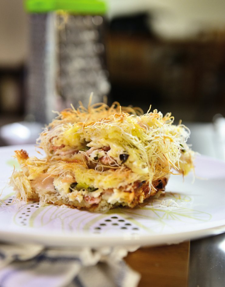 Κανταϊφι με τυριά και αλλαντικά στο φούρνο