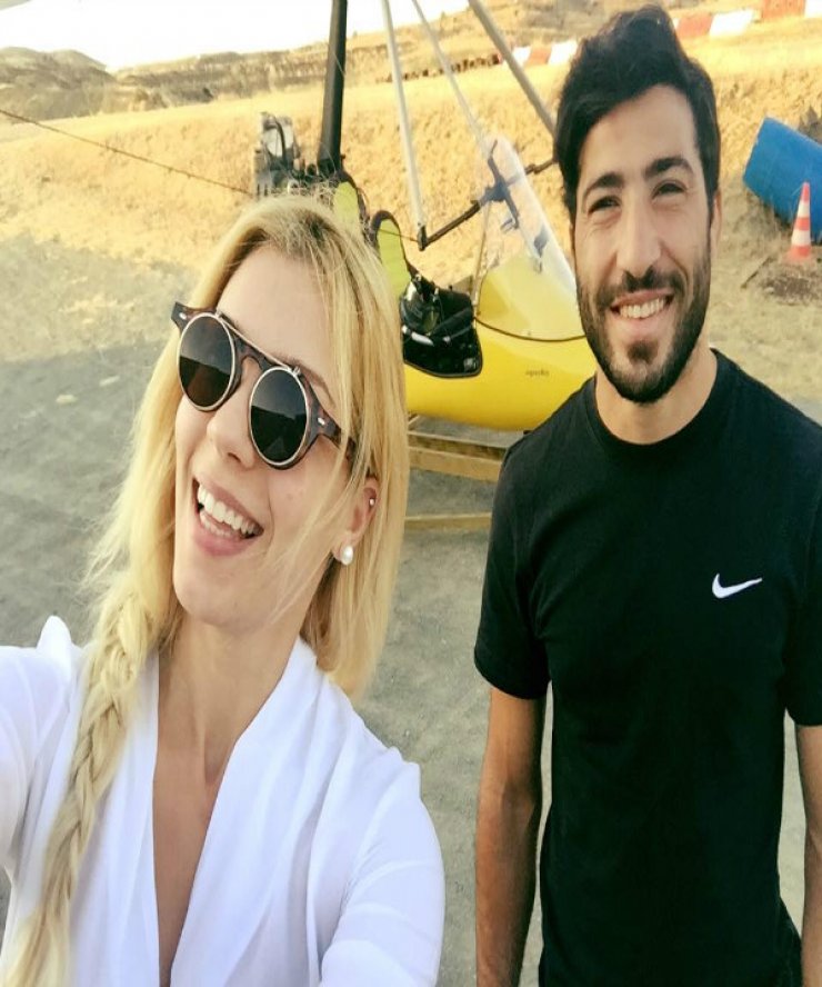 Σκουρουμούνης - Καραντώνη: Αυτό είναι το προσκλητήριο του γάμου τους... 