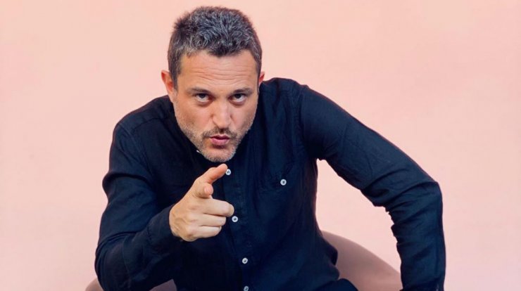 Γιώργος Καραμίχος: Επέστρεψε στην Ελλάδα και έκανε μια σπάνια εξομολόγηση για τα παιδιά του [βίντεο]