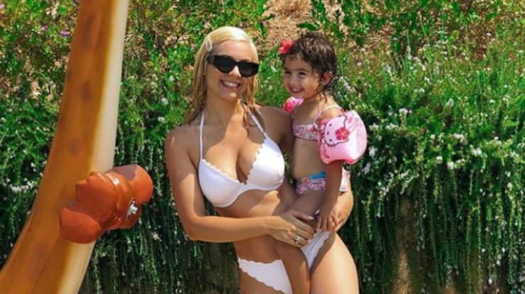 Άντρη Καραντώνη: Το παρόμοιο look με την κόρη της που λατρέψαμε! 