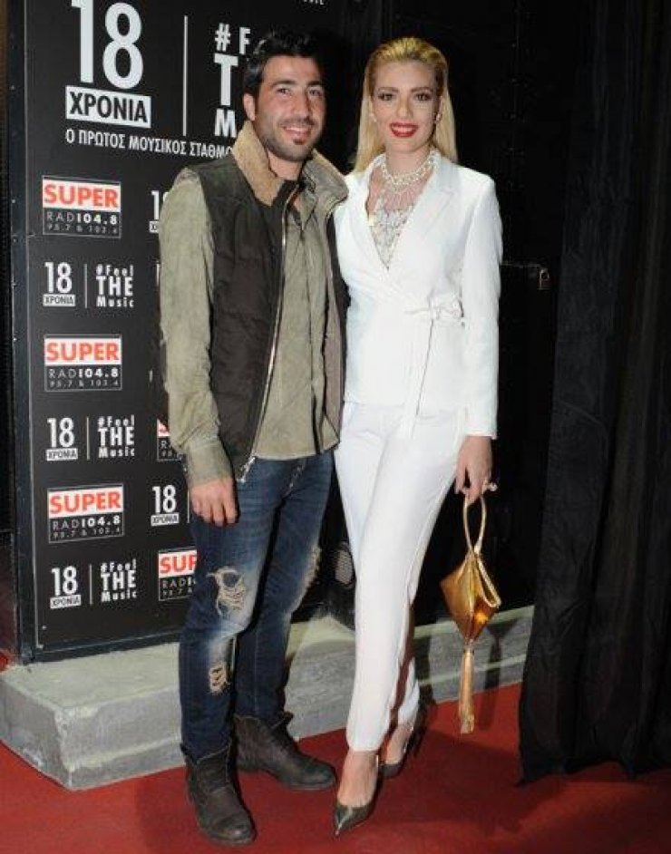 Άντρη Καραντώνη: Η όμορφη αφιέρωση από το σύζυγό της για την ημέρα της γυναίκας!