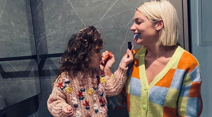 Άντρη Καραντώνη: Η κόρη της Αργυρώ τραγούδησε… στα αραβικά και μας άφησε άφωνους! [βίντεο]