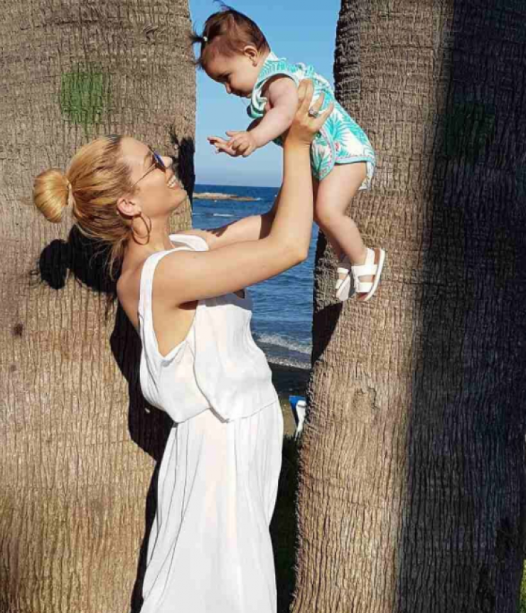 Άντρη Καραντώνη: Μας αποκαλύπτει λεπτομέρεια από τη βάπτιση της μικρής Αργυρώς!