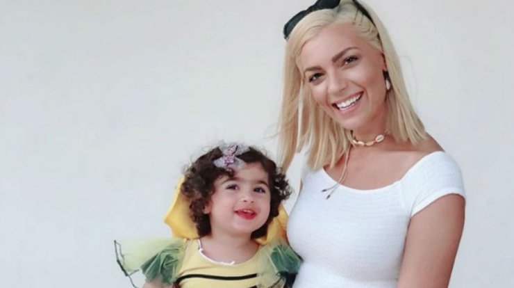 Άντρη Καραντώνη: Η συγκίνησή της στην πρώτη γιορτή του σχολείου της μικρής Αργυρώς! [εικόνες & βίντεο]