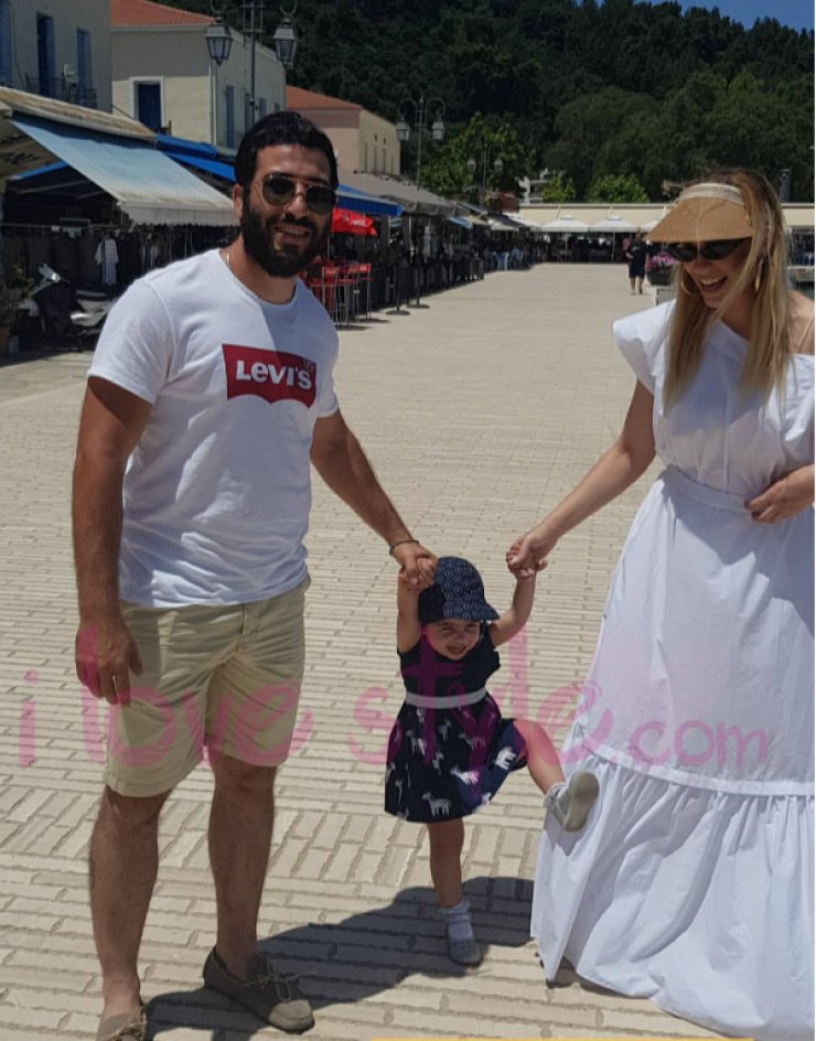 Άντρη Καραντώνη – Νεοκλής Σκουρουμούνης: Με τη μικρή Αργυρώ στη Μύκονο!